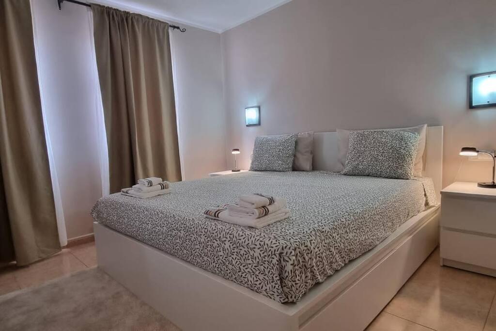 Appartamento Bouganville Con Terrazza E Piscina コラレホ エクステリア 写真